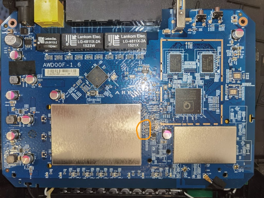 触点在板上的位置