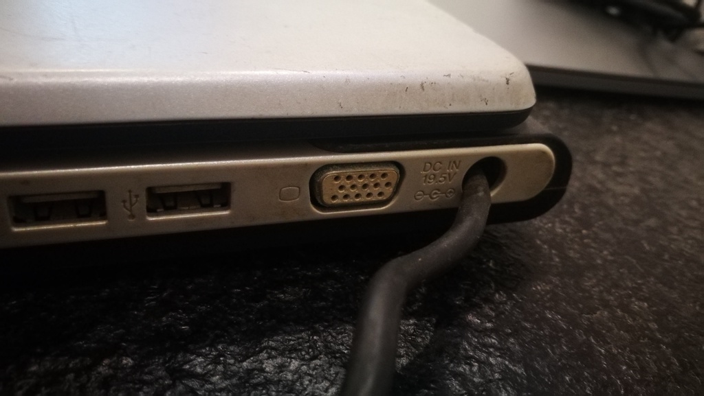 老笔记本的VGA 的孔